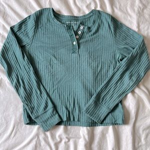 2/16 Green crop long sleeve top